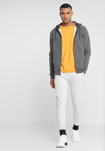 Спортивная кофта