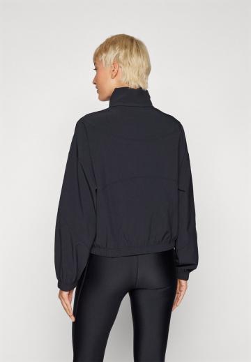 Спортивная куртка