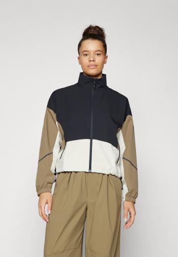 Спортивная куртка