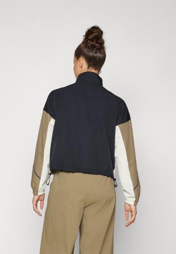 Спортивная куртка