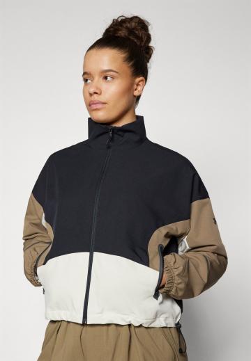 Спортивная куртка