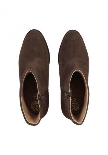 Полусапожки на высоком каблуке