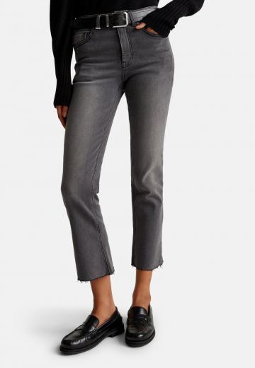 Короткие джинсы