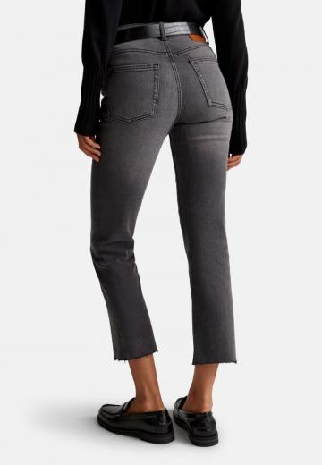 Короткие джинсы