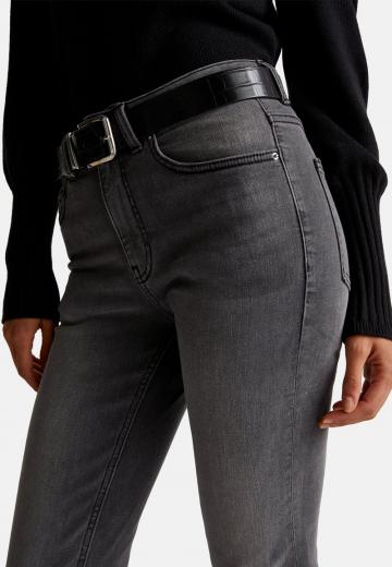 Короткие джинсы