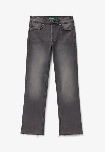 Короткие джинсы