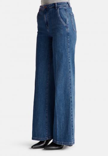 Клешеные джинсы