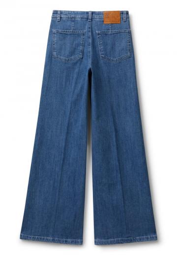 Клешеные джинсы