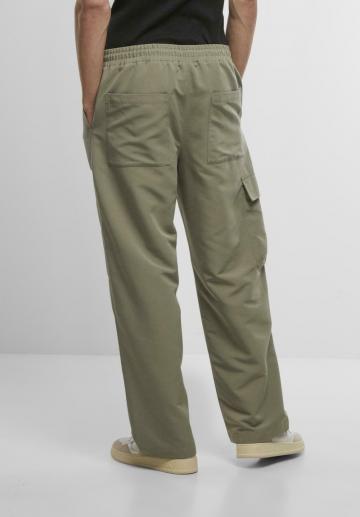 Брюки с накладными карманами