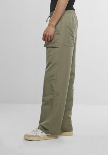 Брюки с накладными карманами