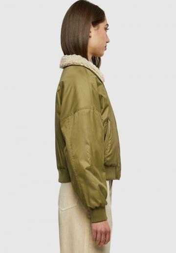 Куртка с накладнымит карманами