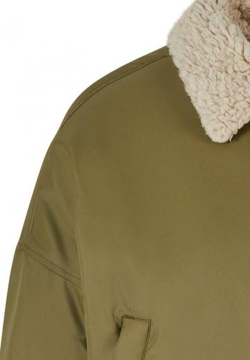 Куртка с накладнымит карманами