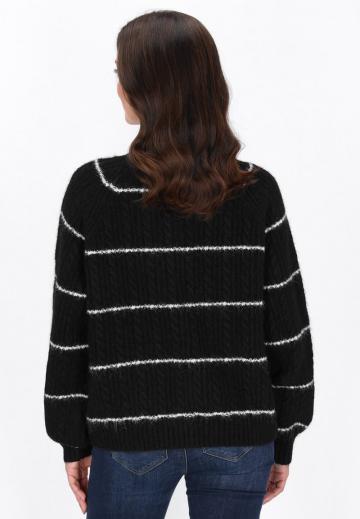 Вязаный жилет