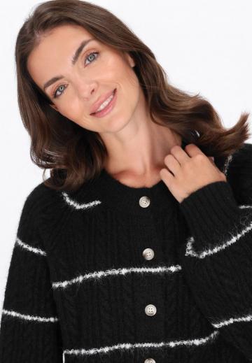 Вязаный жилет