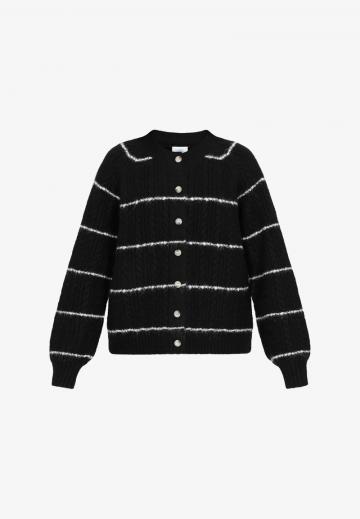 Вязаный жилет