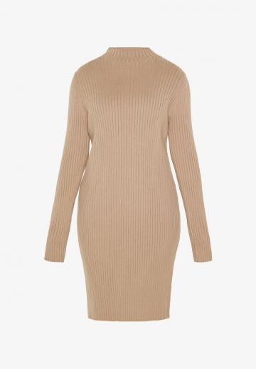 Вязаное платье