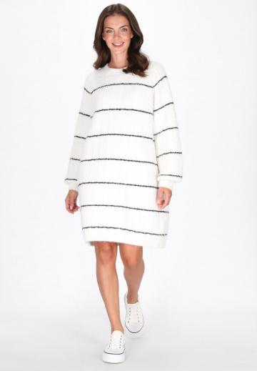 Вязаное платье