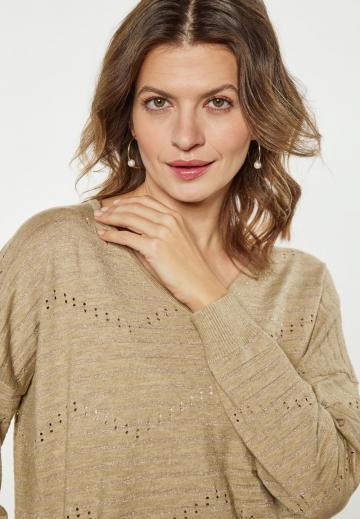 Пуловер с вырезом V