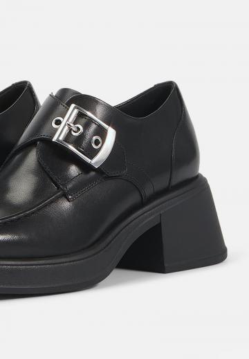 Туфли с высоким носом