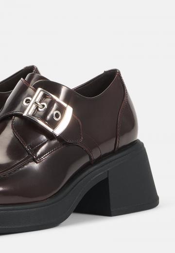 Туфли с высоким носом