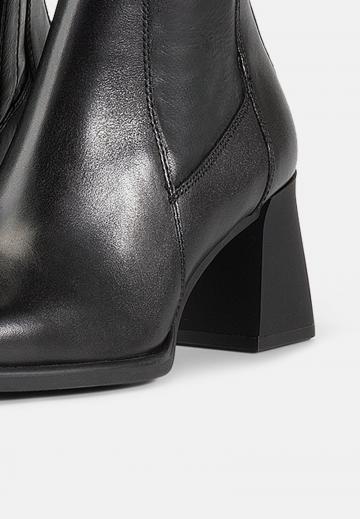 Высокие сапоги