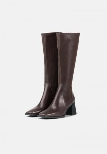 Высокие сапоги