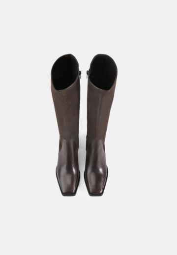 Высокие сапоги