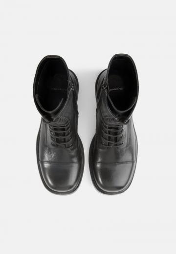 Ботинки на шнуровке