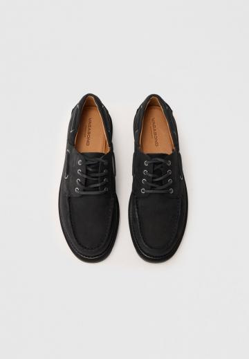 Ботинки на шнуровке