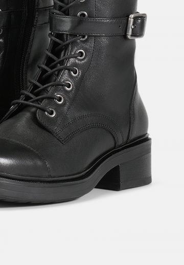 Сапоги на шнуровке