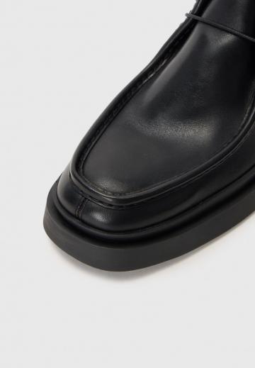 Ботинки на шнуровке