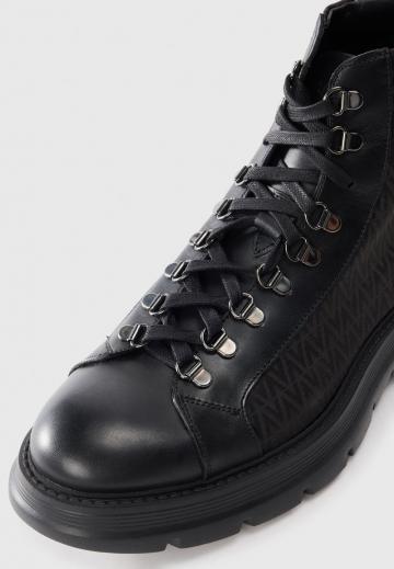 Ботинки на шнуровке