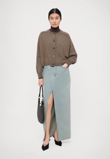 Вязаный жилет