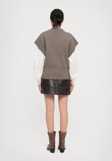 Пуловер с вырезом V