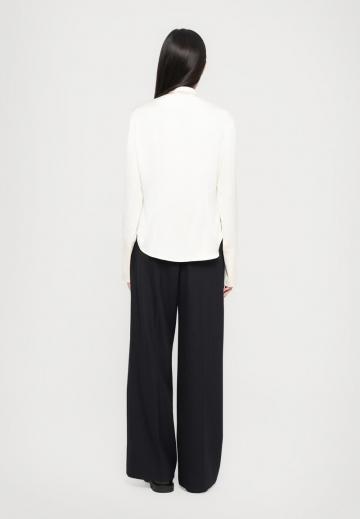 Атласная блузка