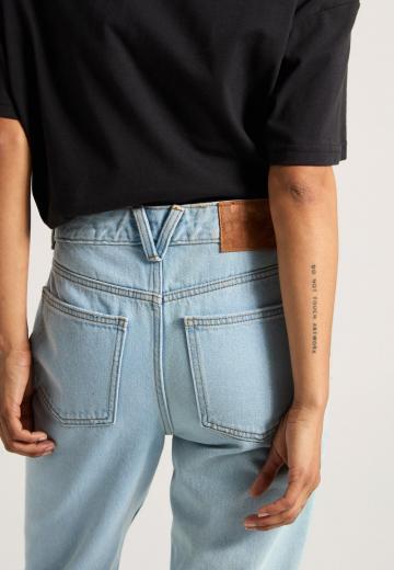 Прямые джинсы