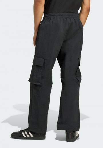 Брюки с накладными карманами