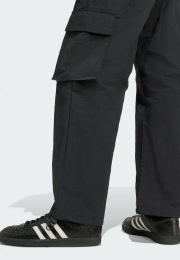 Брюки с накладными карманами