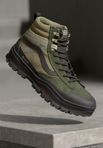 Походные ботинки