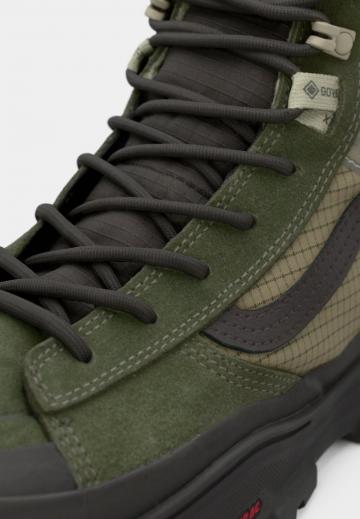 Походные ботинки