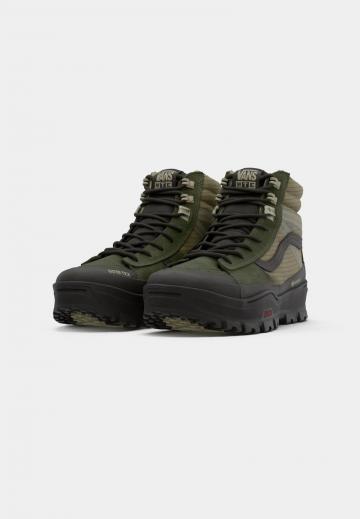 Походные ботинки
