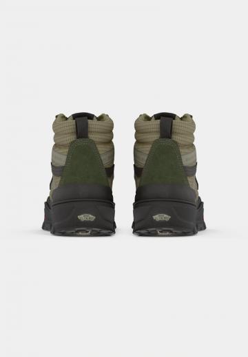 Походные ботинки