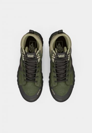 Походные ботинки