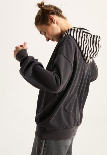 Пуловер с капюшоном