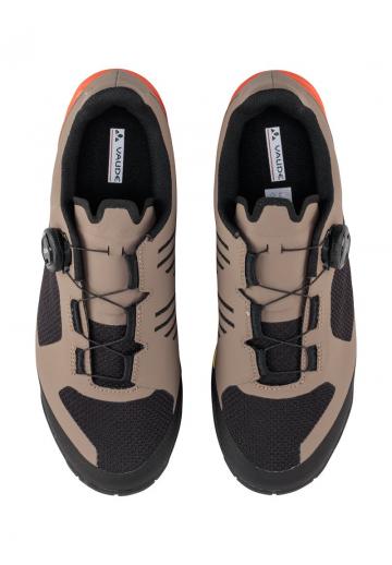 Походные кроссовки