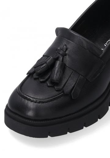 Туфли с высоким носом