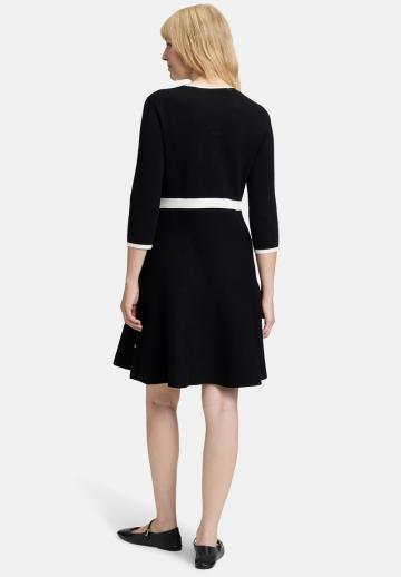 Вязаное платье