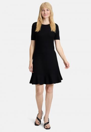 Вязаное платье