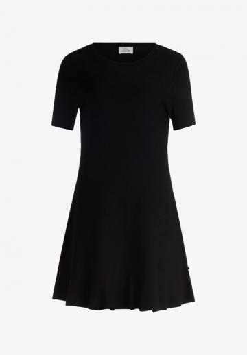 Вязаное платье