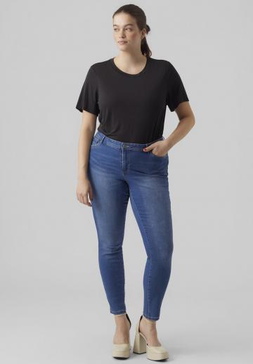 Короткие джинсы